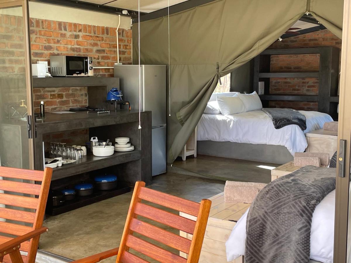 Luxe tent Newburg & Luxury Bush Tents, Elements Private Golf Reserve