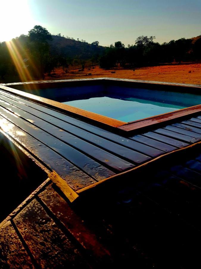 Luxe tent Newburg & Luxury Bush Tents, Elements Private Golf Reserve Moheme