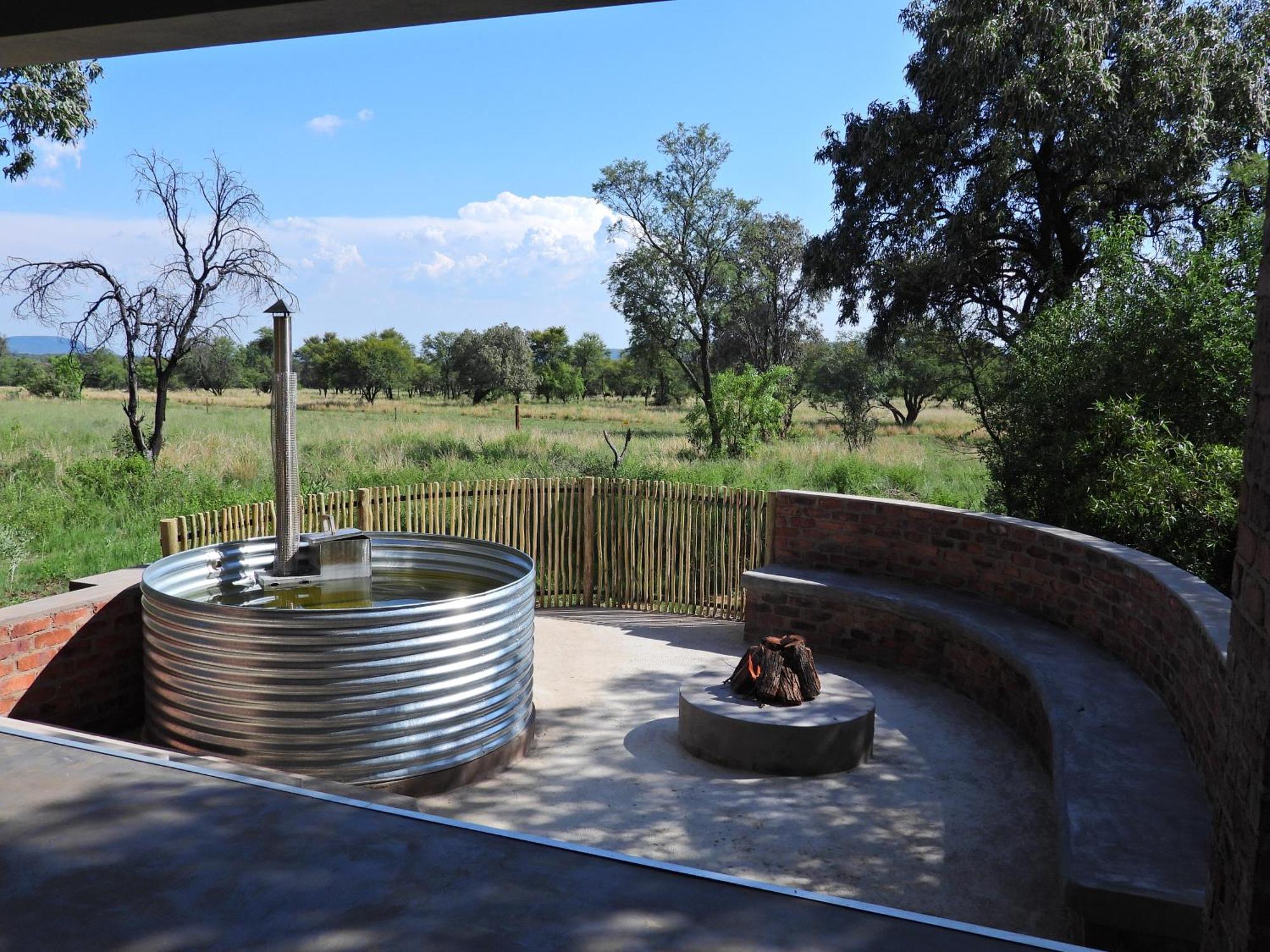 Newburg & Luxury Bush Tents, Elements Private Golf Reserve Luxe tent Moheme